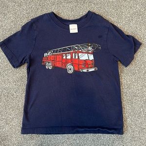 Hanna Andersson graphic T, size 5 (110) firetruck
